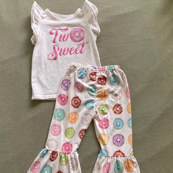 “Two Sweet” Donut Toddler Outfit - Picture 1 of 5